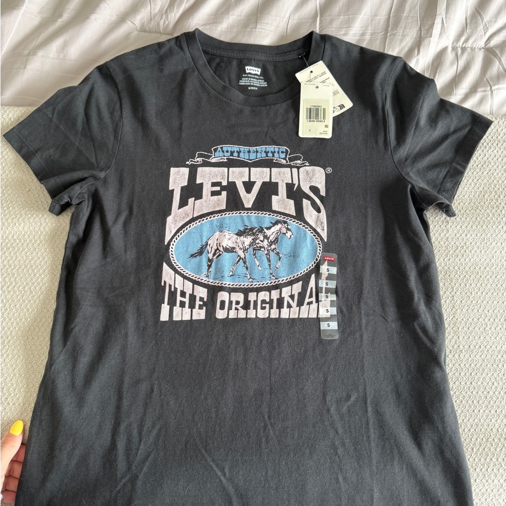 Levi's Women’s Tee NWT